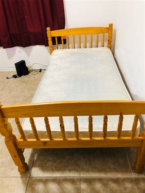 Chesnee Scrolled Iron 32" Table wMaple Wood Trim & Inset Glass Top. . Twin bed used for sale